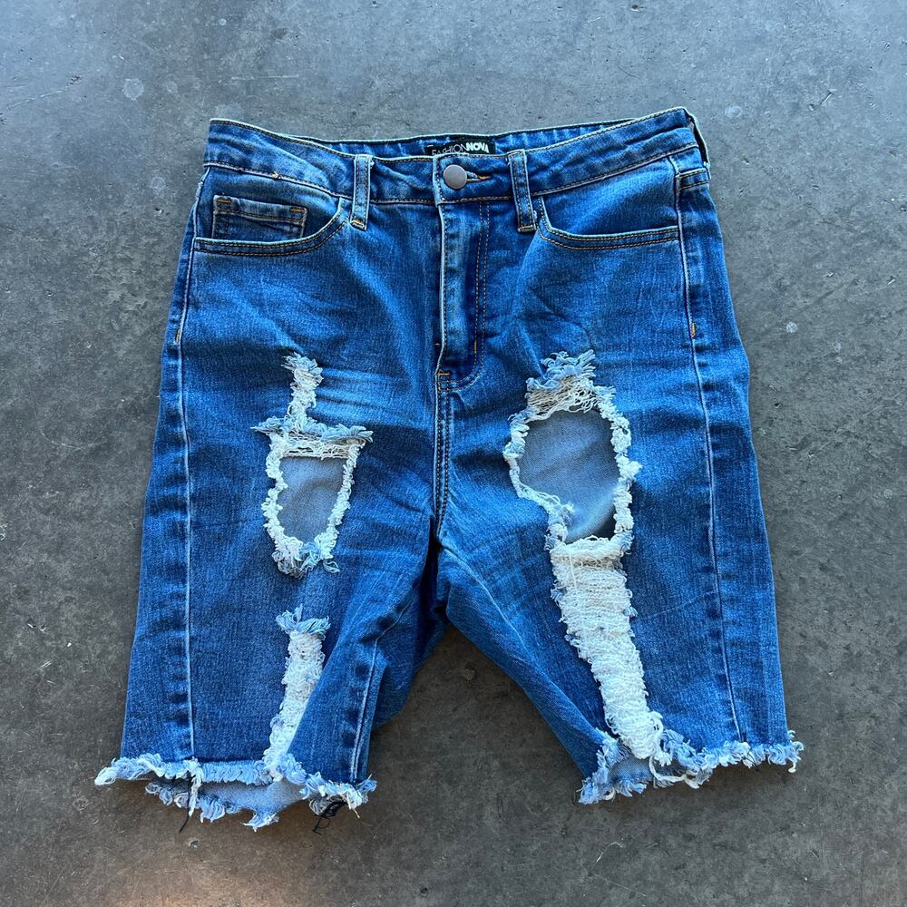 Vintage Y2k Fashion Nova Khloe Medium Wash Distressed Bermuda Denim Short 7